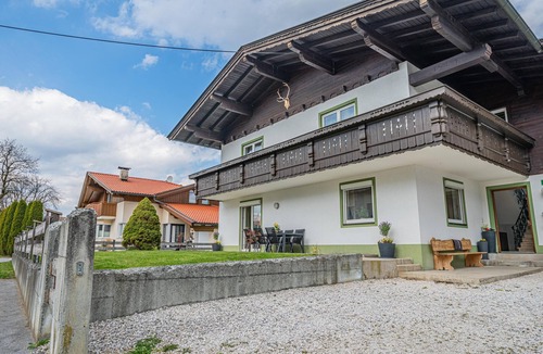 Ebbs Apartment | Feel-good time with mountain views in Ebbs