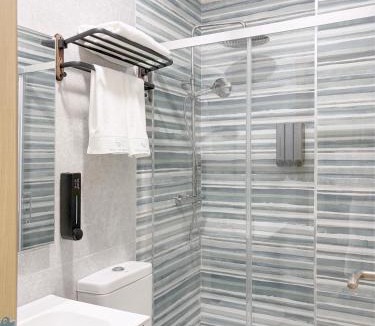 San Blas-Canillejas Hostel | Feliz Apartment