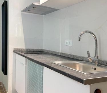 San Blas-Canillejas Hostel | Feliz Apartment