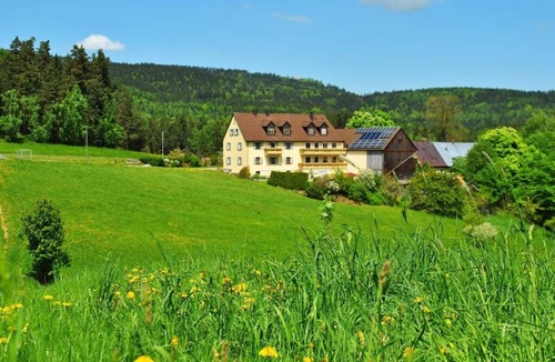Friedenfels Apartment | Feriendomizil (61 m2) im Naturpark Steinwald mit Südbalkon