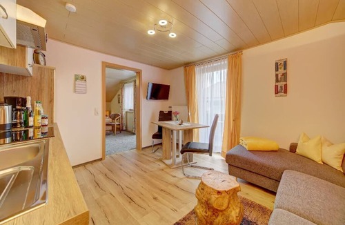 Lam Apartment | Feriendomizil mit Balkon. Perfekte Ausgangslage für Wanderungen.