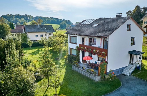 Lindberg Apartment | Feriendomizil mit großem Garten und Grillmöglichkeit