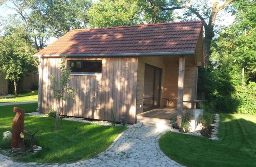 Burgsalach Hotel | Feriengarten mit Schlafhäusern
