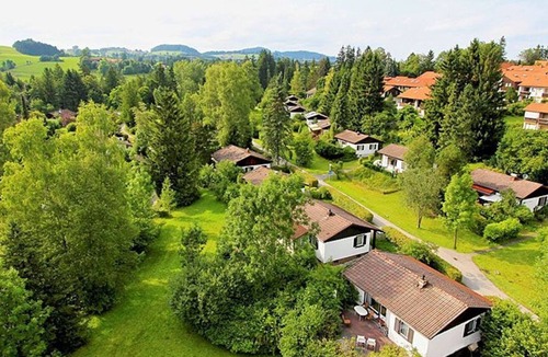 Schwarzenbach House | Ferienhaus 09-e mit Kachelofen - Ferienhäuser im Feriendorf Weissensee im Allgäu