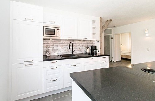 Schwarzenbach House | Ferienhaus 15-e mit Moderner Küche und Großer Terrasse - Ferienhäuser im Feriendorf Weissensee im