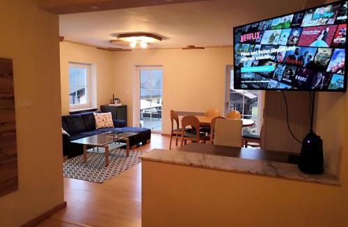 Deuerling Apartment | Ferienhaus am Bach - Deuerling