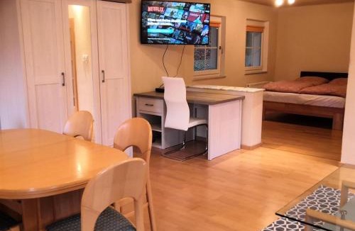 Deuerling Apartment | Ferienhaus am Bach - Deuerling