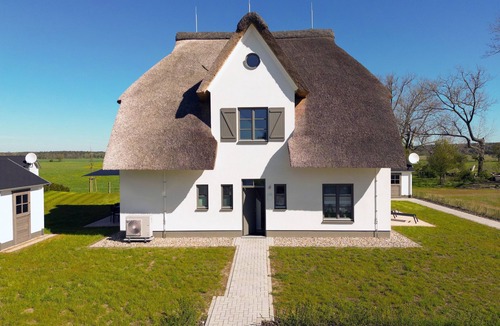 Stolpe b. Anklam Cottage | Ferienhaus Carl Reinecke - Inseldomizil Stolpe - Urlaub Unter Reet auf Usedom