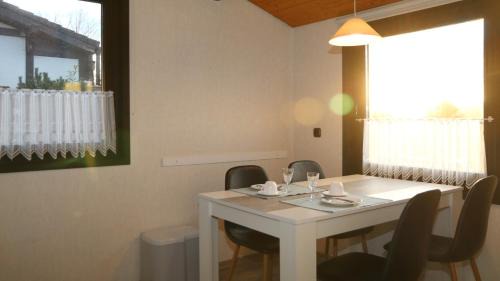 Feriendorf Hennesee House | Ferienhaus Henneseeblick - Lake - View - Terrace - Hils - Wood - WIFI