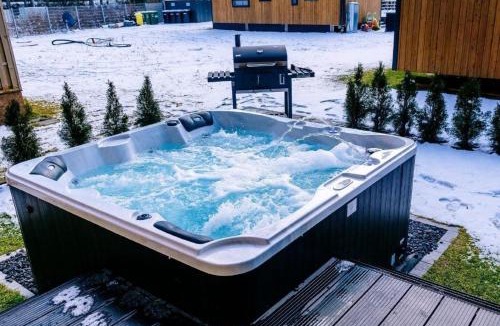 Wackersdorf House | Ferienhaus in Wackersdorf mit Whirlpool, Terrasse und Grill