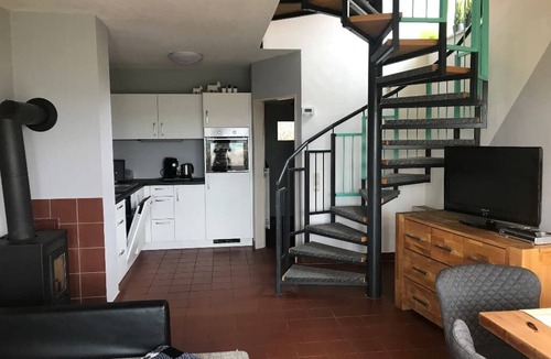 Zandt Apartment | Ferienhaus mit 2 Schlafzimmern, Kaminofen, Terrasse und Garten