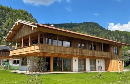 Reit im Winkl Apartment | Ferienhaus mit 4 Separaten Schlafzimmern, 240 qm