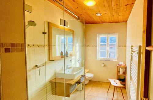 Hinterhermsdorf Apartment | Ferienhaus Winterbergblick, Nationalpark Sächsische Schweiz, 5 Wohnungen und Gemeinschaftsraum, Boulderraum und Sauna im Haus