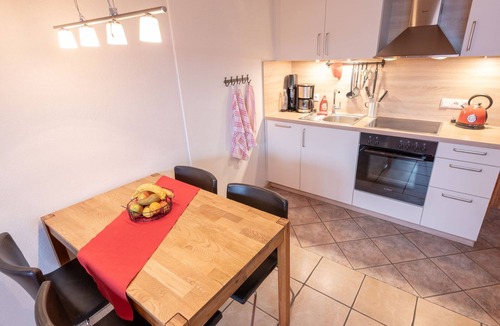 Helden Apartment | Ferienhof Pulte Apartment 'Kornspeicher' with Mountain View, Shared Terrace and Wi-Fi