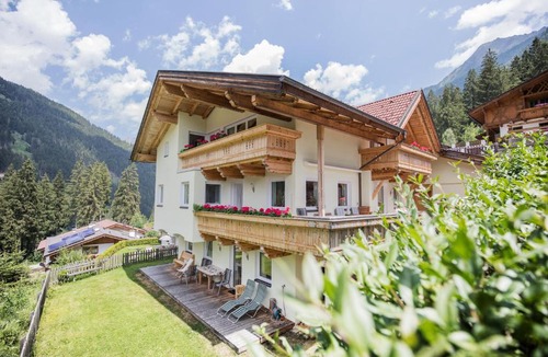 Volderau Apartment | Ferienlodge Alpenkönigin Vacation in Stubai Valley