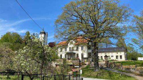 Gohrisch Apartment | Ferienparadies im Alten Pfarrhaus - Fewos für 2 - 6 Personen - Gartensauna - Parkplätze