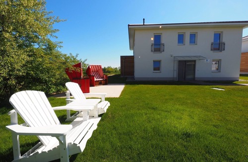 Hohen Wieschendorf House | Ferienvilla in Hohenkirchen mit Privatem Pool Birdieweg 11a by Interhome