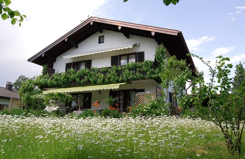 Breitbrunn a. Chiemsee Apartment | Ferienwohnung 1 für 1-2 Personen, 50 qm, 1 Schlafzimmer, 1 Wohnküche und Südterrasse