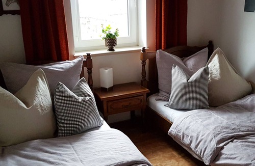 Schwob Apartment | Ferienwohnung Steinbock, 3 bis 6 Personen, 98 qm, 3 Schlafzimmer, Balkon, separater Eingang