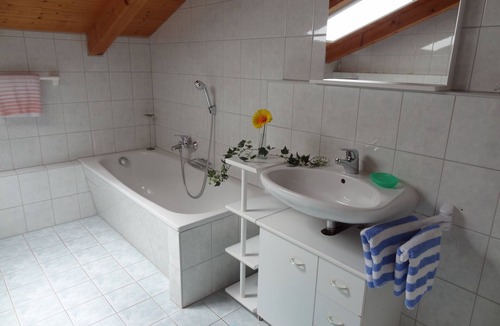Schoenau am Koenigssee Apartment | Ferienwohnung Nr. 2, 2-4 Personen, 55 qm, mit extra Schlafzimmer, Wohn-/Schlafraum und Balkon