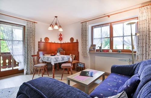 Unterschonau Apartment | Ferienwohnung 1 bis 4 Personen, 70 qm, 2 separate Schlafzimmer, Bad mit Badewanne und Dusche, Balkon