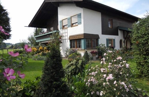 Bernau am Chiemsee Apartment | Ferienwohnung 2 "Chiemseestern" für 1-3 Personen (65 qm, 1. Etage)