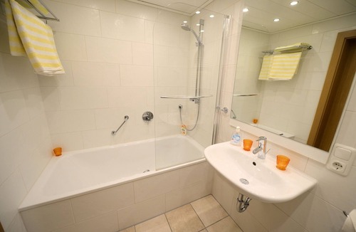 Grabenstatt Apartment | Ferienwohnung 1 im Obergeschoss, 65 qm, für 2 bis 4 Personen, 2 sep. Schlafzimmer und Balkon