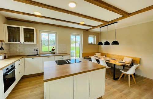 Merkendorf Apartment | Ferienwohnung 160qm für 9 Personen mit 2 Bädern