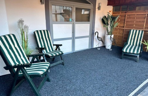 Bad Konigshofen Apartment | Ferienwohnung 2 mit Zwei Einzelbetten und Schlafcouch
