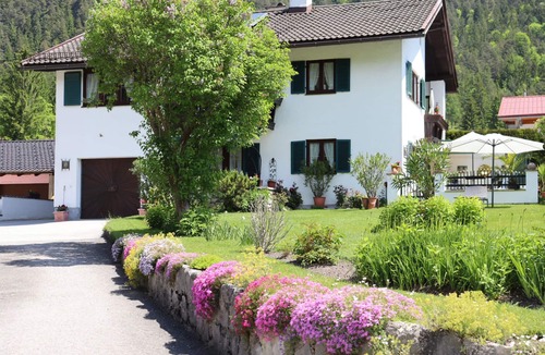 Bischofswiesen Apartment | Ferienwohnung 2-4 Personen, ca. 65 qm, 1 Schlafzimmer, Wohnzimmer, Küche mit Essecke, Balkon