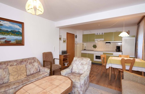 Bad Endorf Apartment | Ferienwohnung, 48 qm Erdgeschoss, 1 Seperates Schlafzimmer