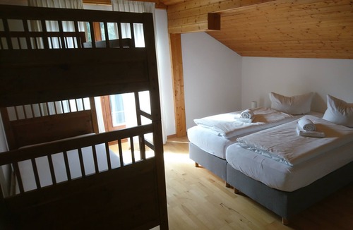 Ruhpolding Apartment | Ferienwohnung (85qm), Balkon, Küche extra, 1 Schlaf- und 1 Wohnzimmer, 2 Badezimmer, WLAN, max 4 Personen