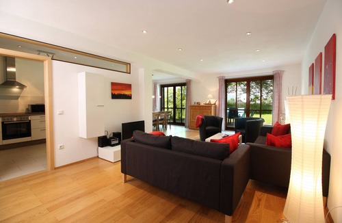 Grabenstatt Apartment | *Ferienwohnung Achental - spacious apartment (120 sqm), max. 6 pers.; open kitchen
