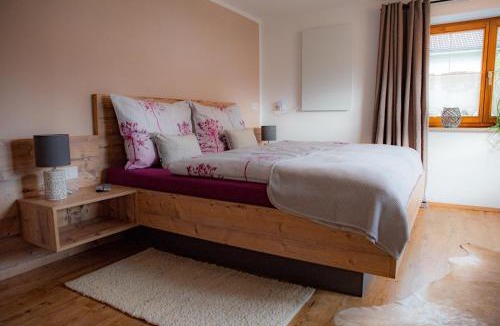 Pflach Apartment | Ferienwohnung AlMa