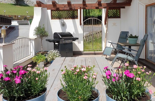 Fliess Apartment | Ferienwohnung Alpenrose im Haus Anna. - Haus Anna - Ein Haus mit Herz