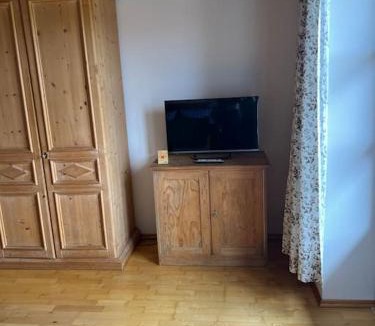 Otterfing Apartment | Ferienwohnung am Bauernhof