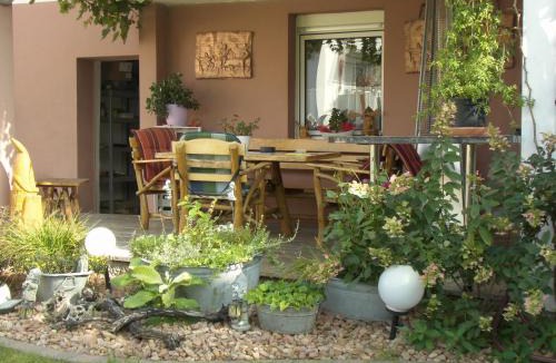 Grossheubach House | Ferienwohnung am Brunnen
