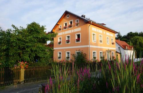 Kurort Gohrisch Apartment | Ferienwohnung am Dorfplatz