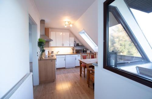 Heilshoop Apartment | Ferienwohnung am See mit Balkon & Seeblick nahe Lübeck & Ostsee