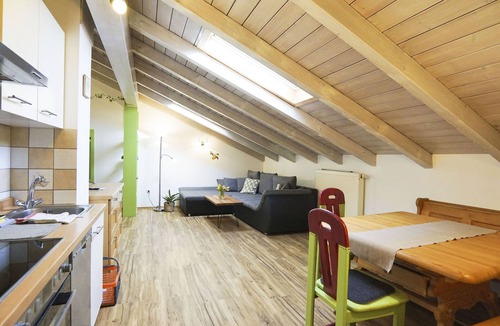 Bad Feilnbach Apartment | Ferienwohnung "Apfel" 55 qm bis 2 Personen, 2. Obergeschoss, 1 separates Schlafzimmer, Südbalkon