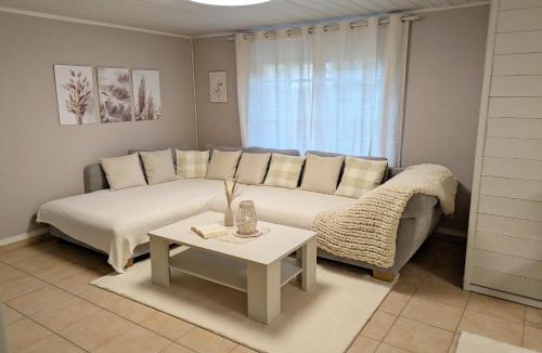 Hilzingen House | Ferienwohnung Blütenzauber