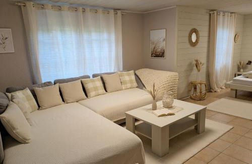 Hilzingen House | Ferienwohnung Blütenzauber