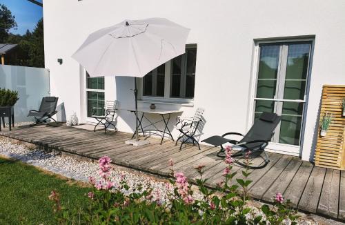 Uebersee Apartment | Ferienwohnung Buchwald mit schöner Holzterrasse