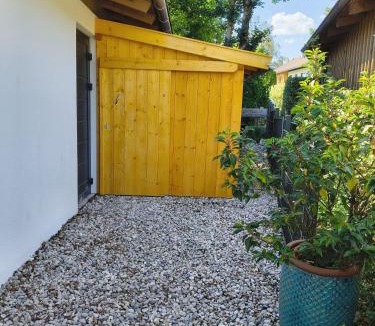 Uebersee Apartment | Ferienwohnung Buchwald mit schöner Holzterrasse