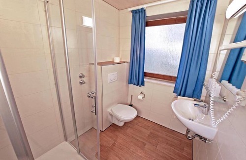 Prien am Chiemsee Apartment | Ferienwohnung B mit Sep. Schlafzimmer und Balkon, 48qm