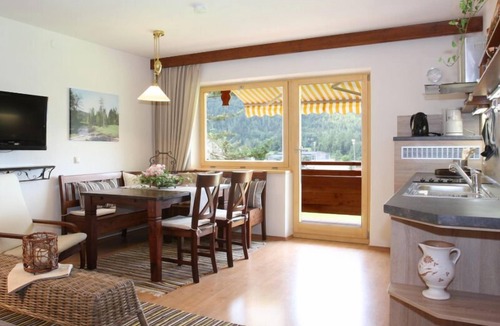 Inzell Apartment | Ferienwohnung für 2 Personen mit großem Balkon, 79 m²