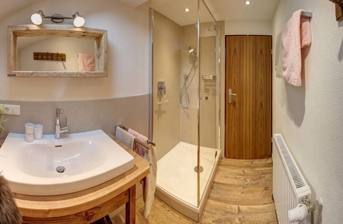 Eck Apartment | Ferienwohnung für 4 Personen mit 2 Schlafzimmer, Balkon, 67 m²