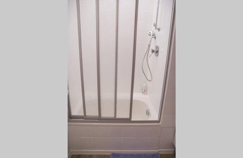 Forchheim District Apartment | Ferienwohnung - Große Souterrain Wohnung mit Wintergarten