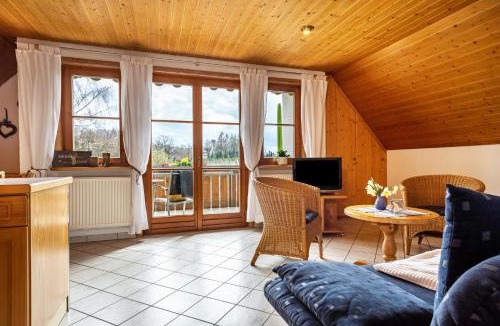 Rothkreuz Apartment | Ferienwohnung Hahn