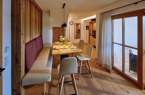 Chieming Apartment | Ferienwohnung Hirschauer Bucht, 1-5pers., 2 Sep. SZ, 2.og+dg, Balkon mit Weitblick